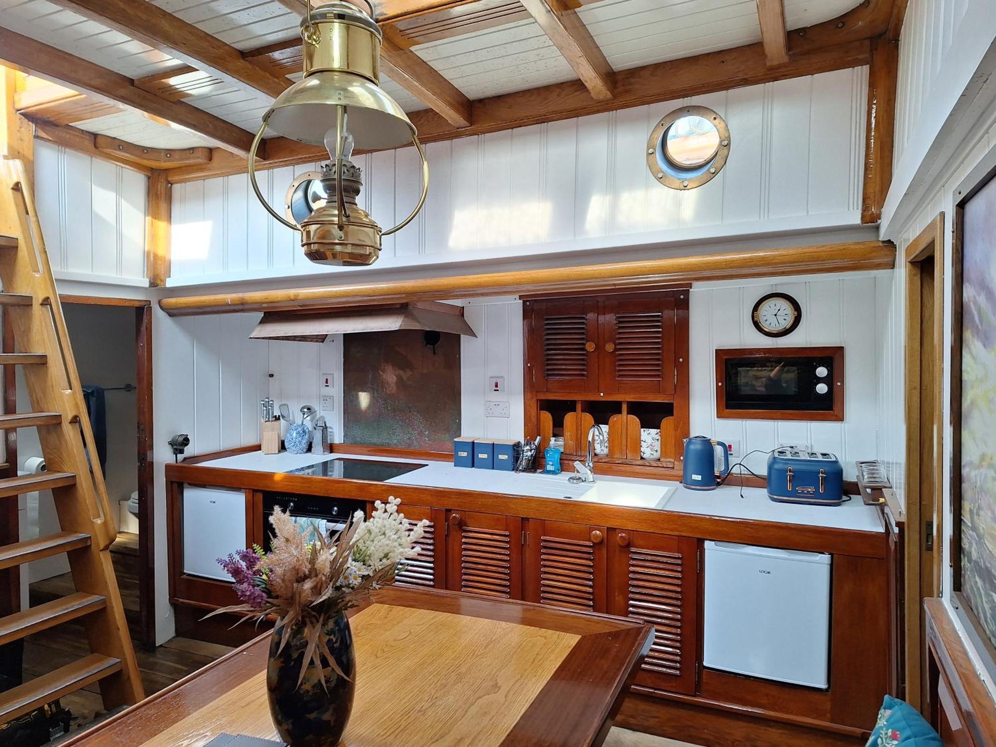 Botel Historic Wooden Ship 'ursula' *