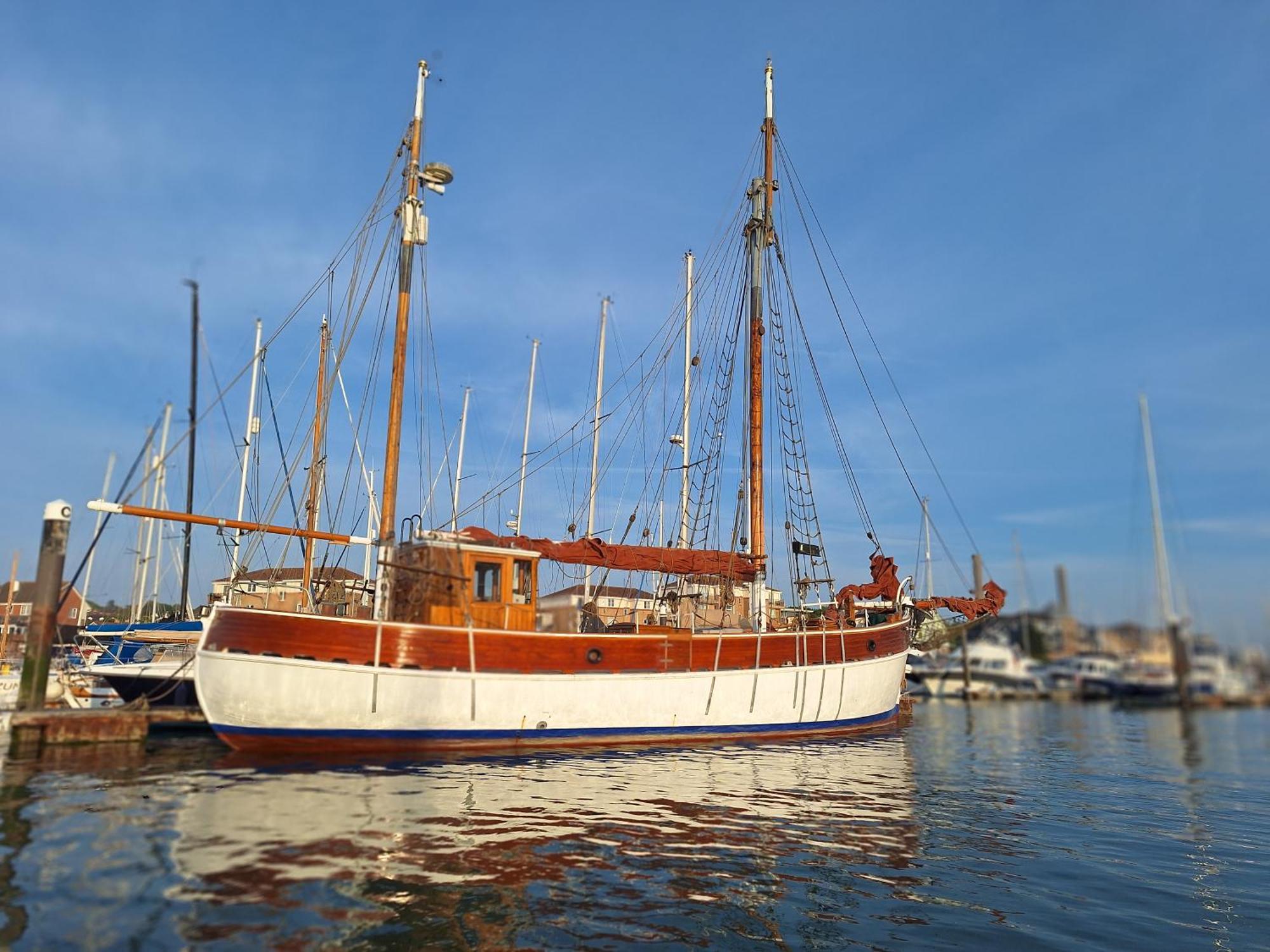 Historic Wooden Ship 'ursula' Botel East Cowes